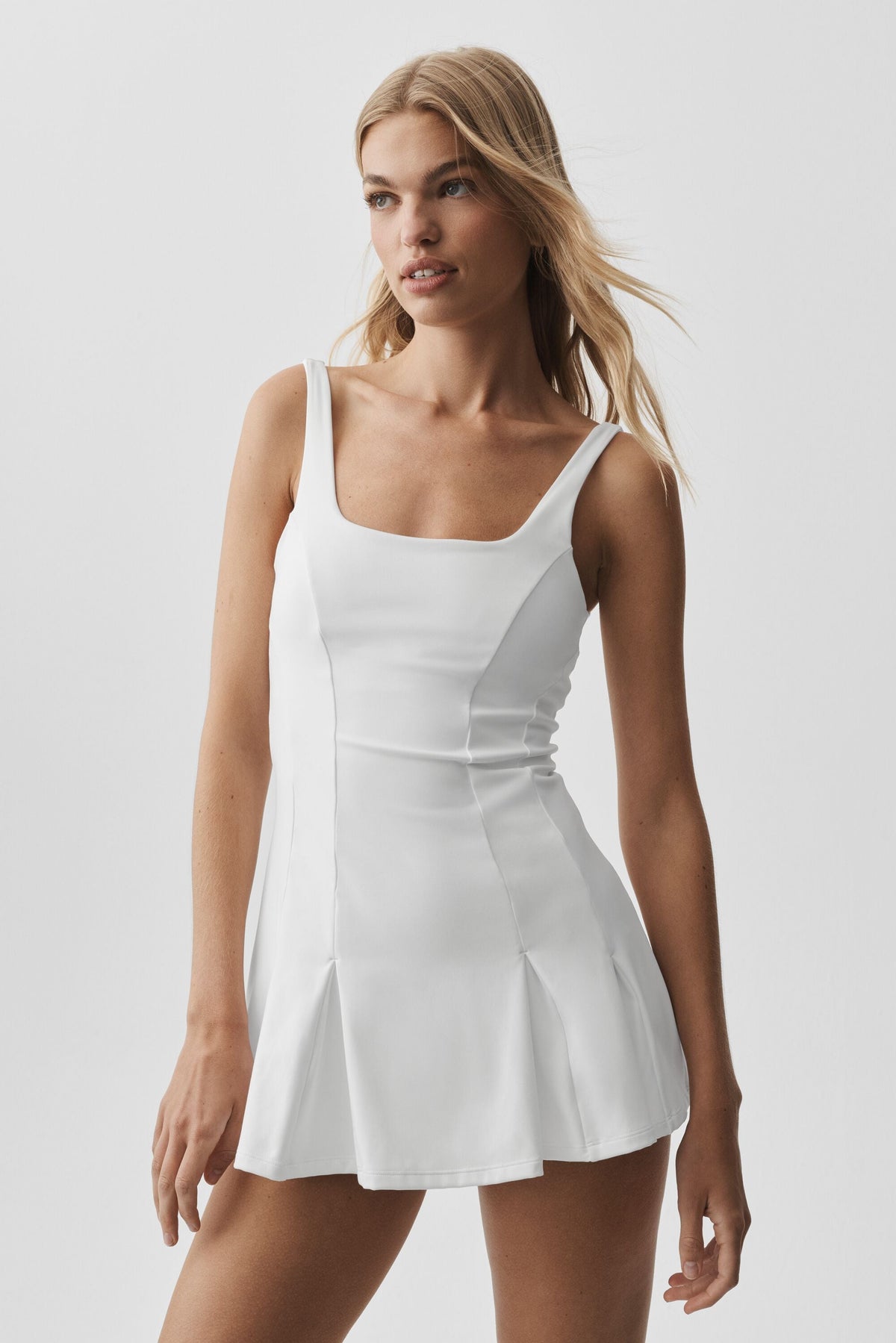 Alo Yoga ALO Softsculpt Topspin Tennis Dress - White - imagen 3