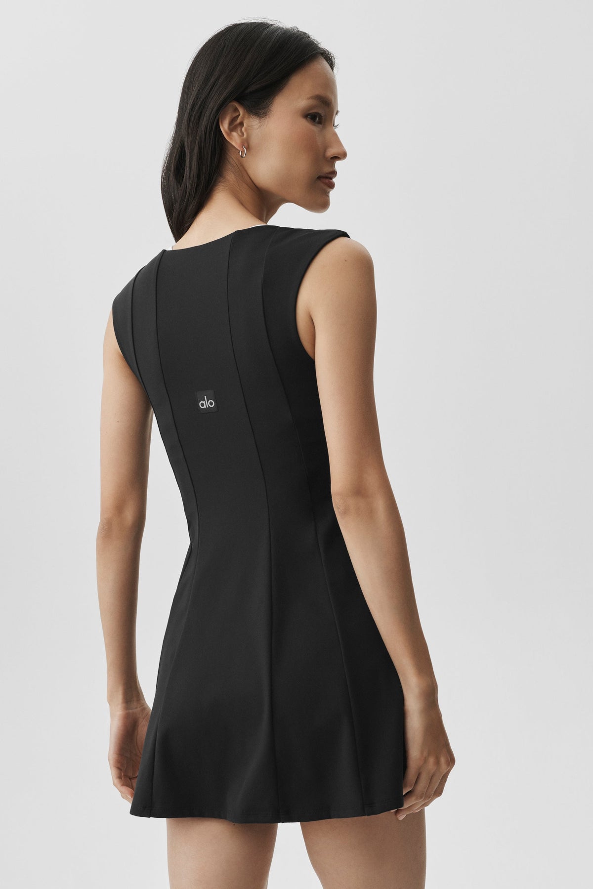 Alo Yoga ALO Softsculpt Desire Tennis Dress - Black - imagen 4