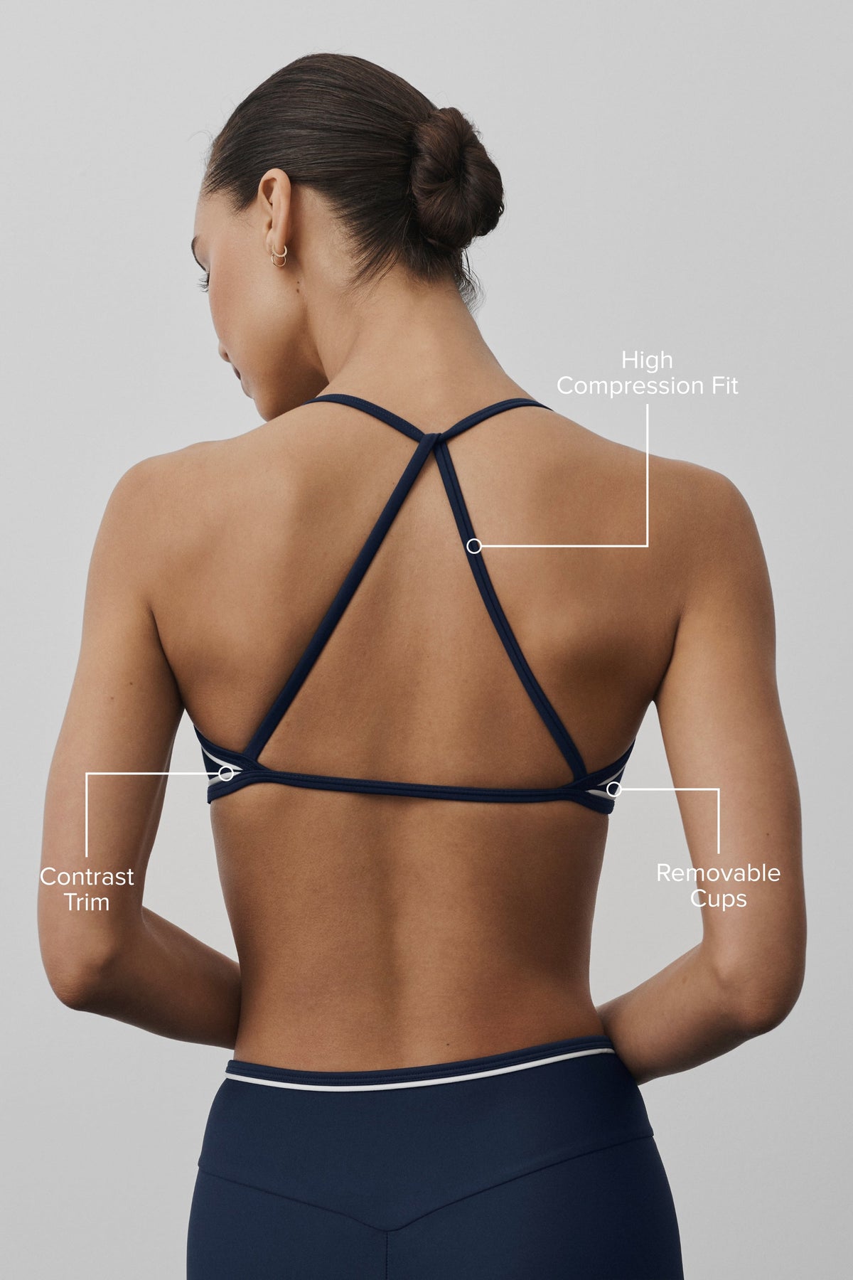 Alo Yoga Airlift Trifecta Bra - Navy/White - imagen 2