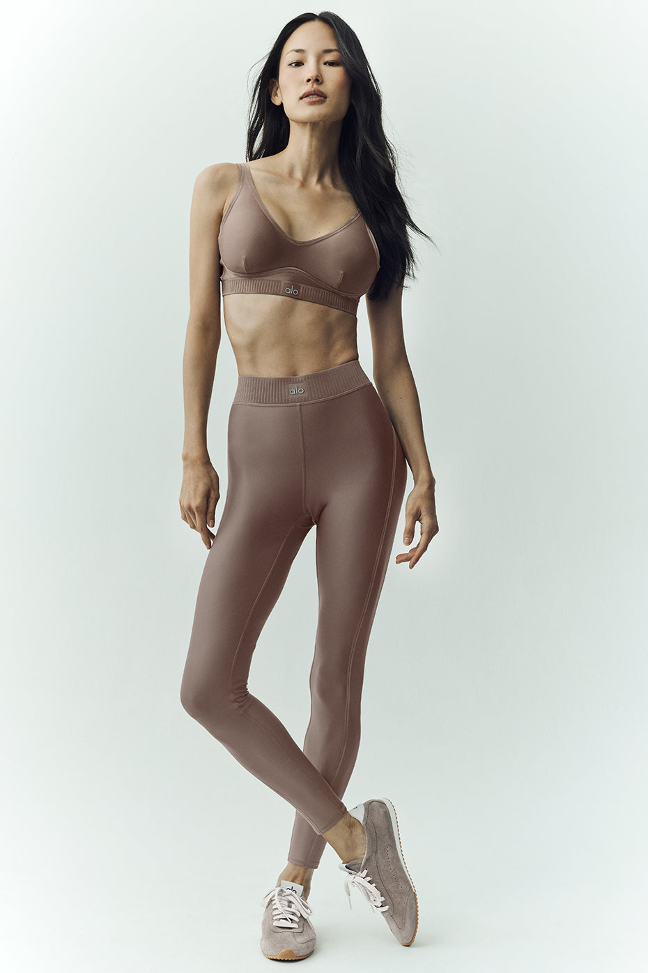 Alo Yoga Airlift Line Up Mirage Bra - Alpine Cocoa - imagen 4
