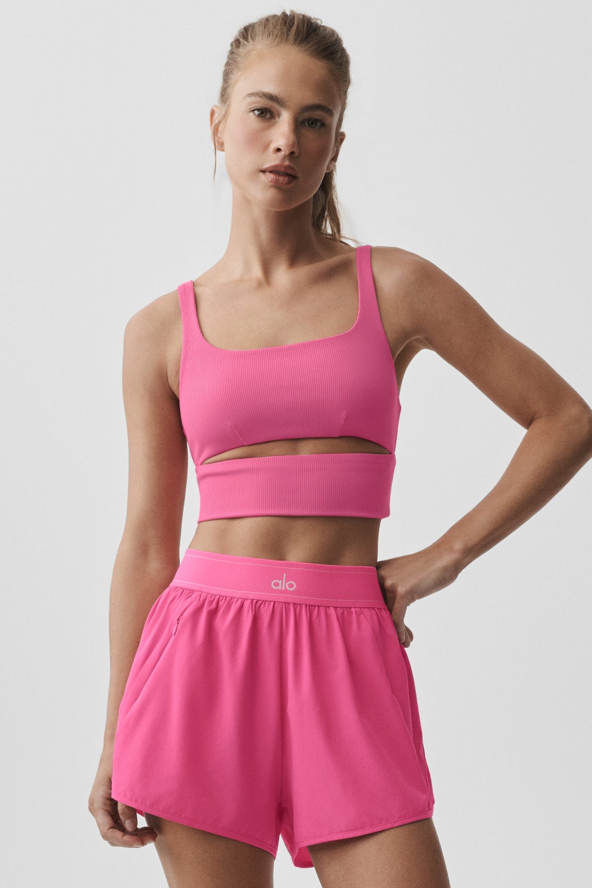Alo Yoga Slit Bra - Paradise Pink - imagen 3