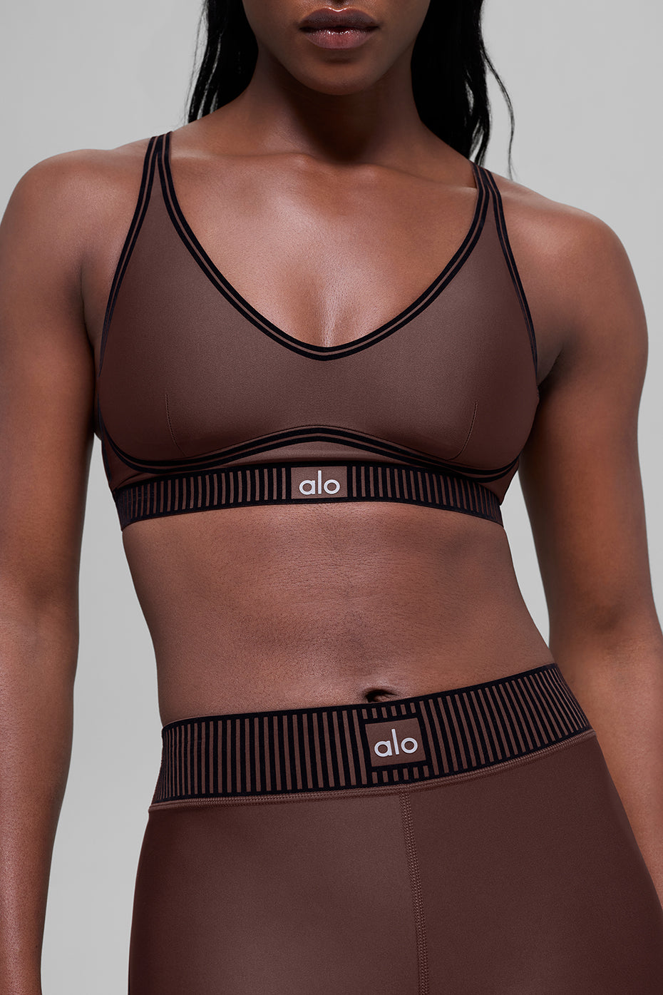 Alo Yoga Airlift Line Up Bra - Brownstone - imagen 2