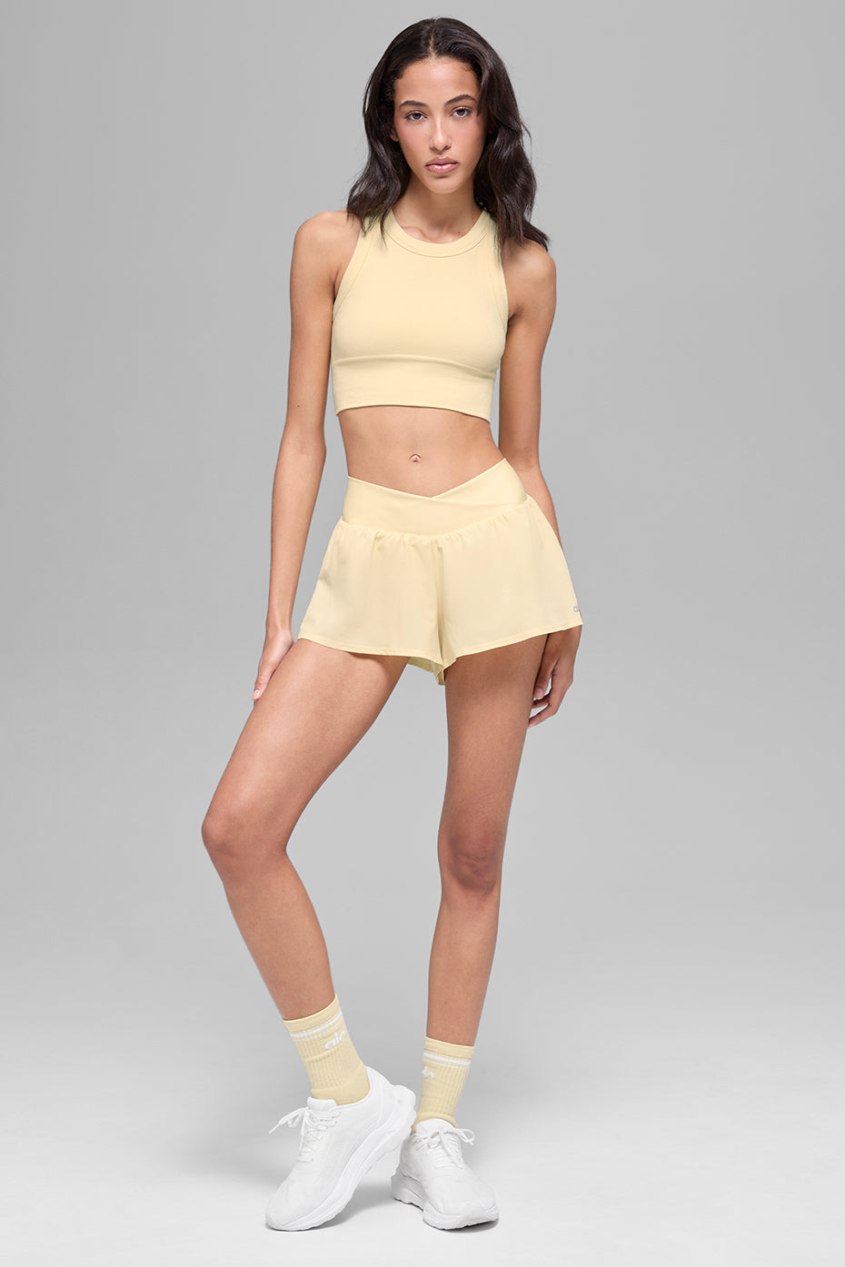 Alo Yoga Seamless Delight High Neck Bra - Candlelight Yellow - imagen 6