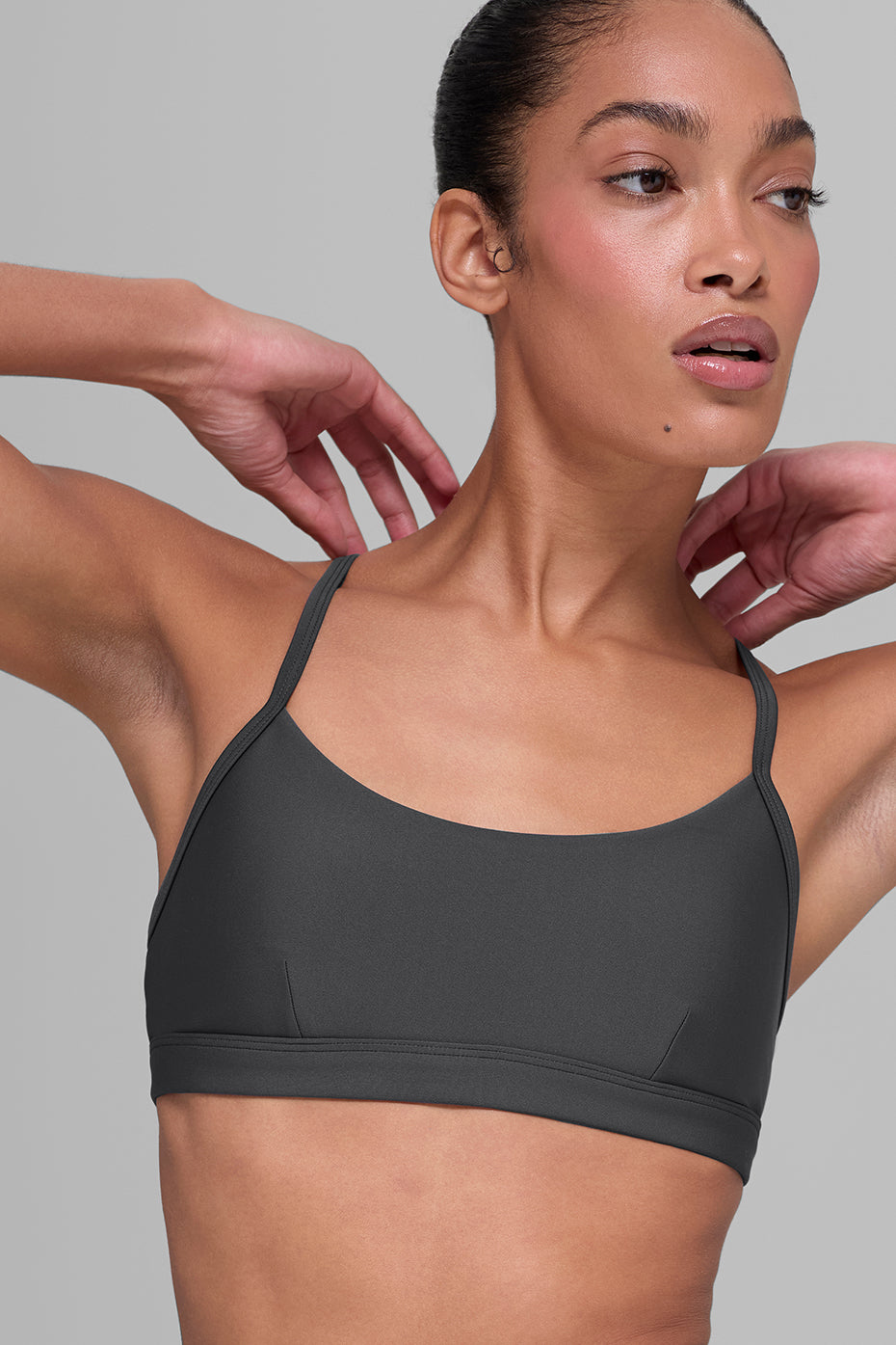 Alo Yoga Airlift Intrigue Bra - Anthracite - imagen 4