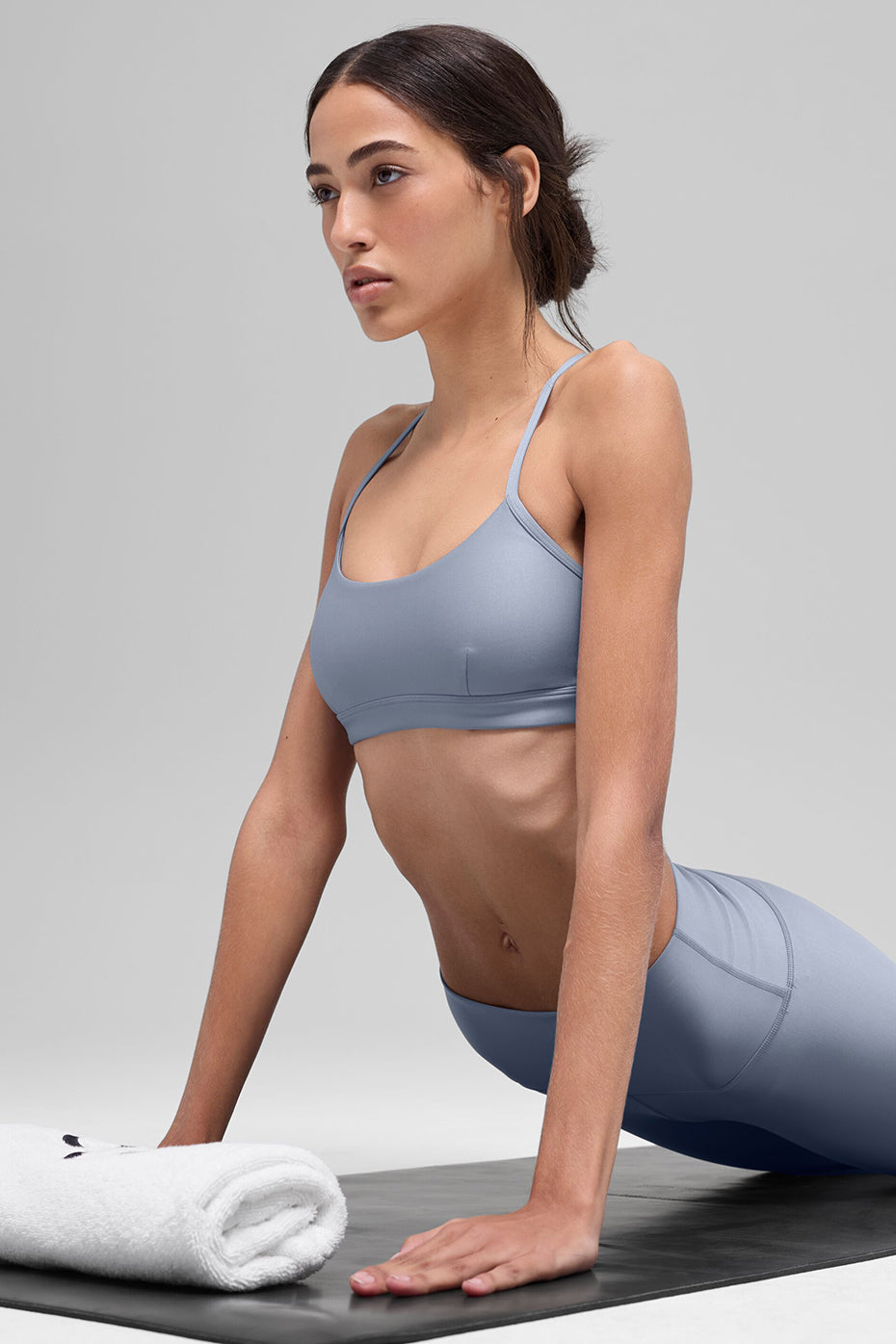 Alo Yoga Airlift Intrigue Bra - Winter Frost - imagen 4