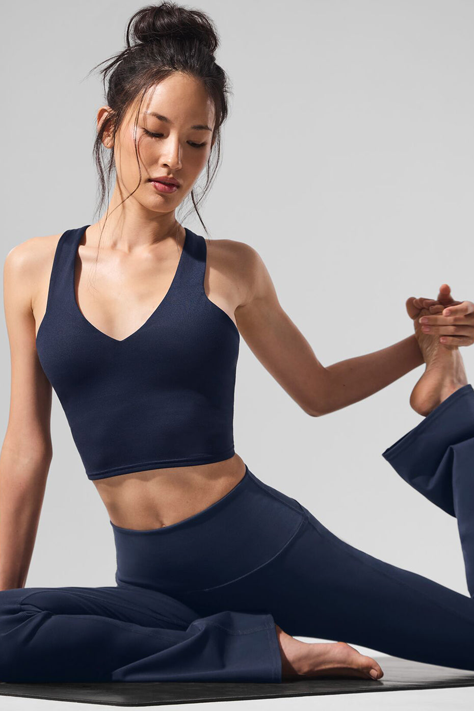 Alo Yoga Airbrush Real Bra Tank - Navy - imagen 3