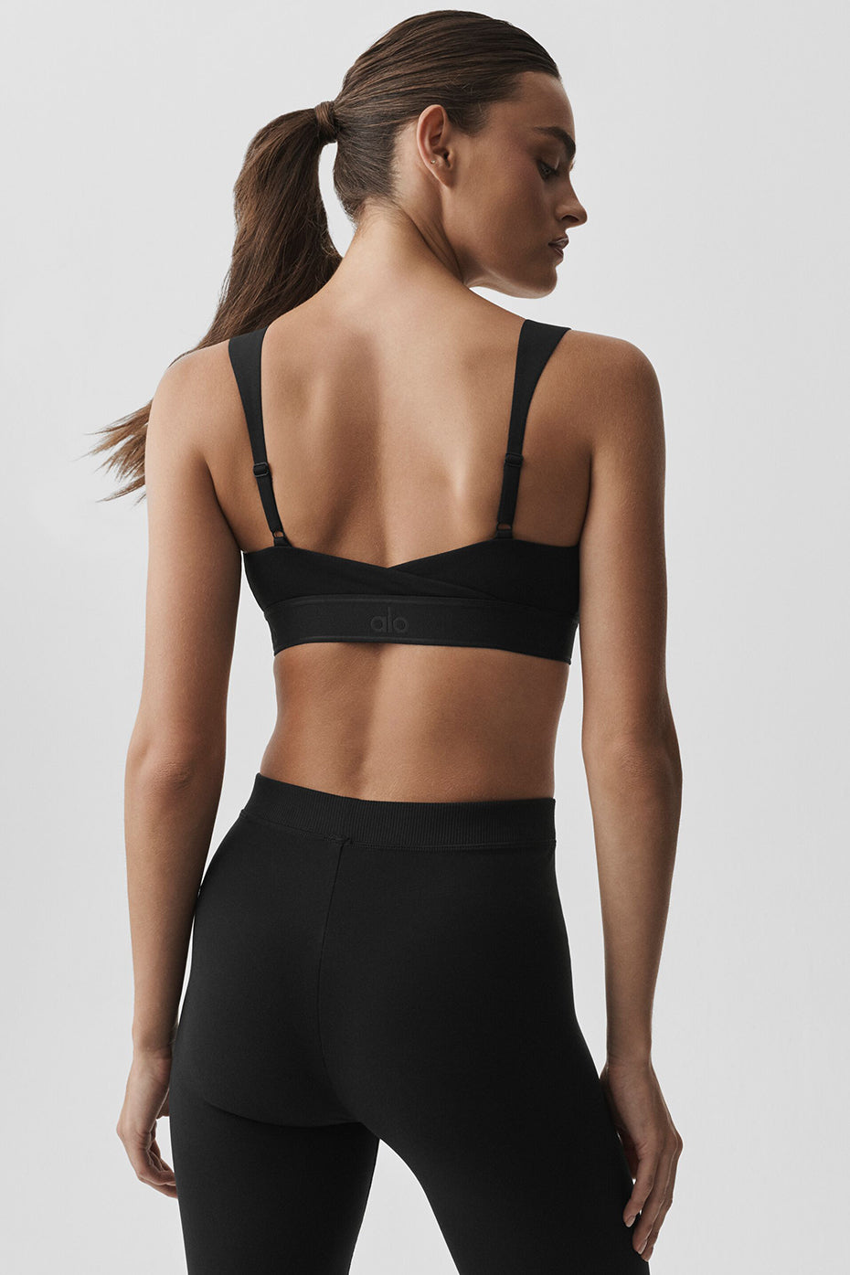 Alo Yoga Alosoft Molded Showcase Bra - Black - imagen 2