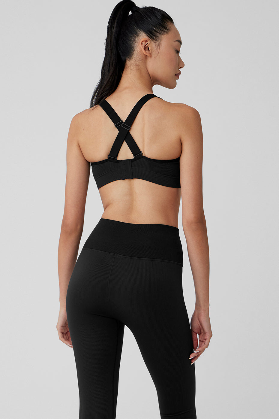 Alo Yoga Seamless Ribbed Favorite Bra - Black - imagen 2