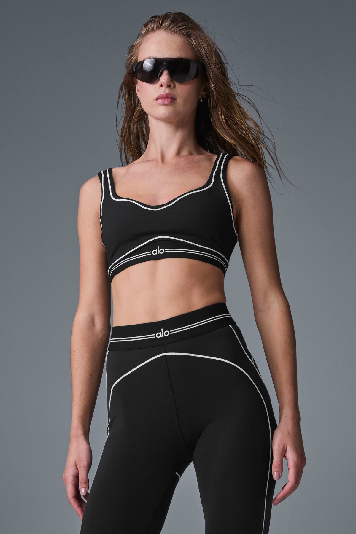 Alo Yoga Airbrush Heart Throb Bra - Black/White - imagen 3