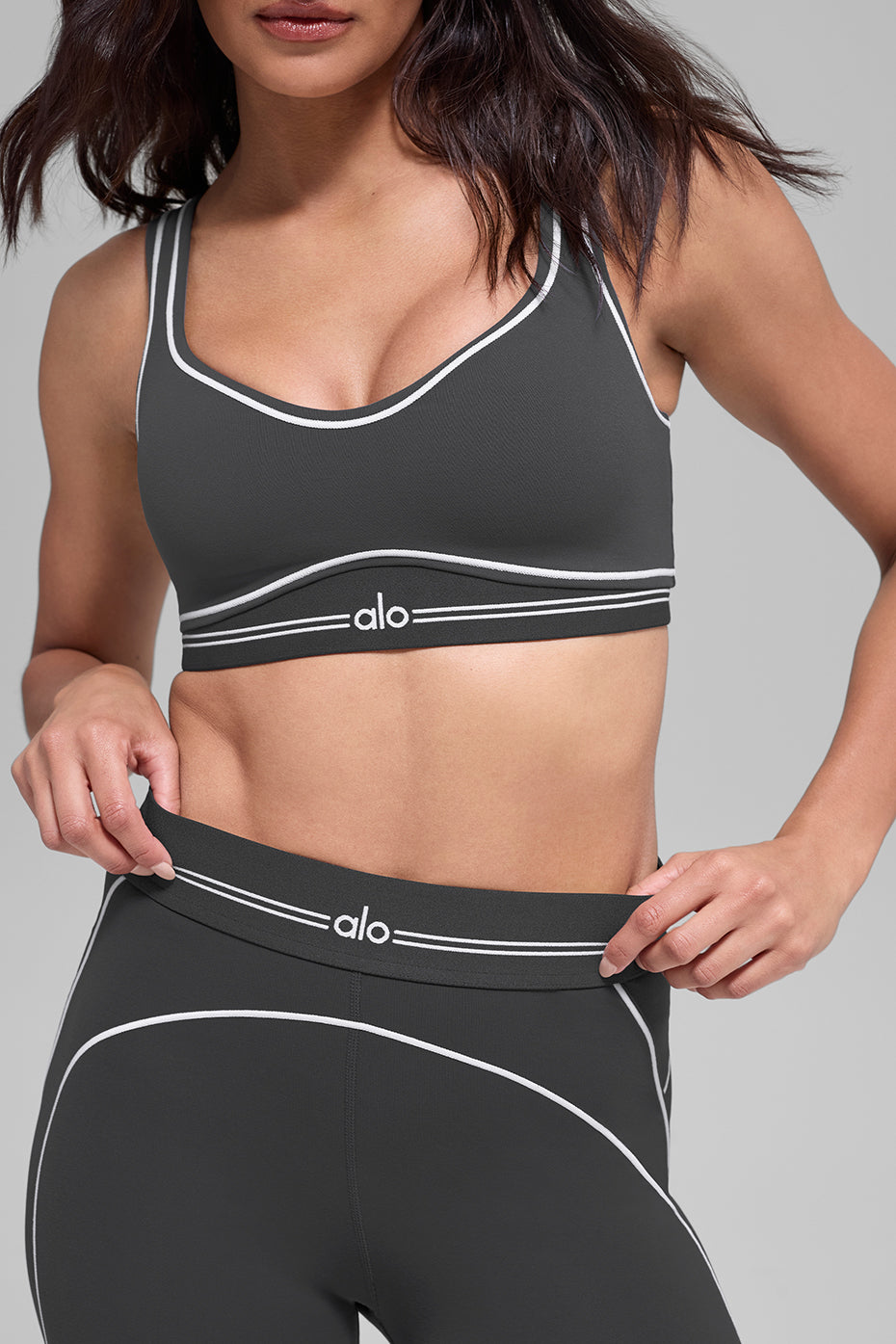 Alo Yoga Airbrush Heart Throb Bra - Anthracite/White - imagen 3