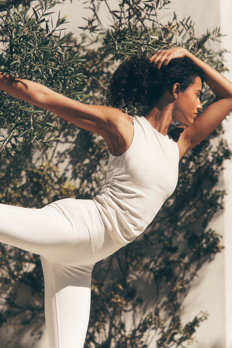 Alo Yoga Ribbed En Pointe Tank - Ivory - imagen 1