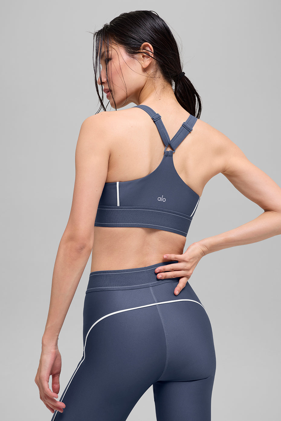 Alo Yoga Airlift Suit Up Bra - Bluestone/White - imagen 3