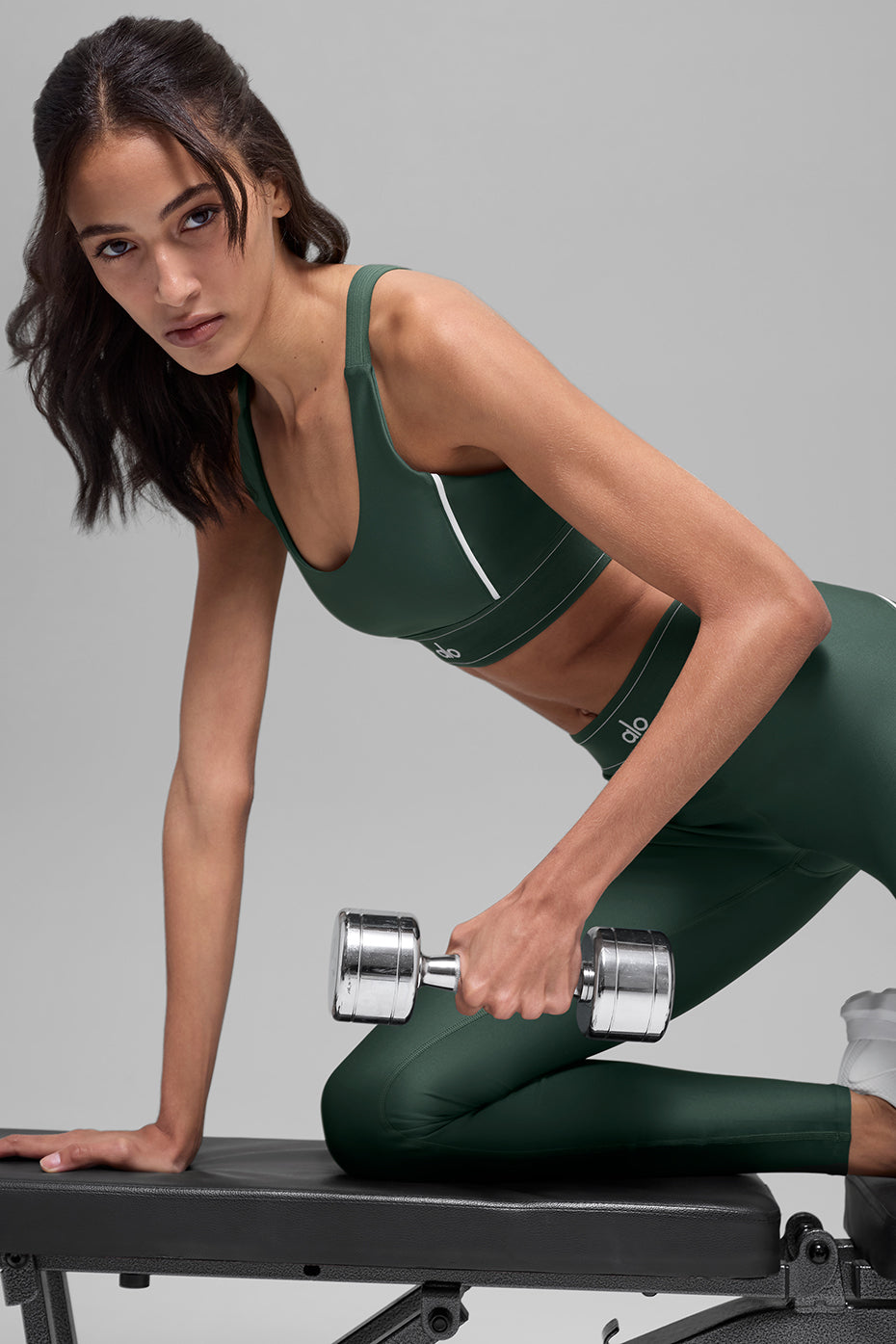 Alo Yoga Airlift Suit Up Bra - Clover Green/White - imagen 3