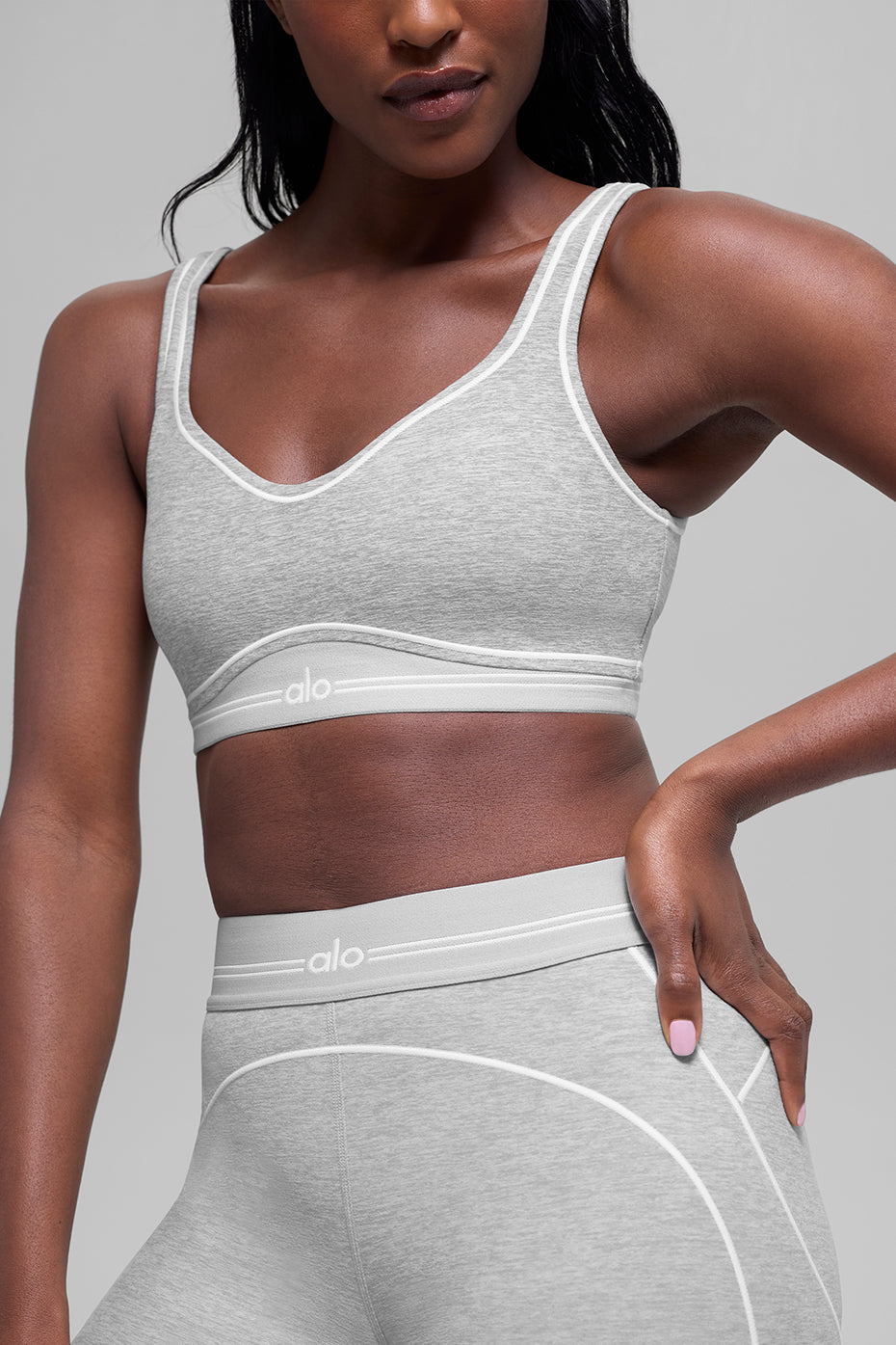 Alo Yoga Alosoft Heart Throb Bra - Athletic Heather Grey/White - imagen 5