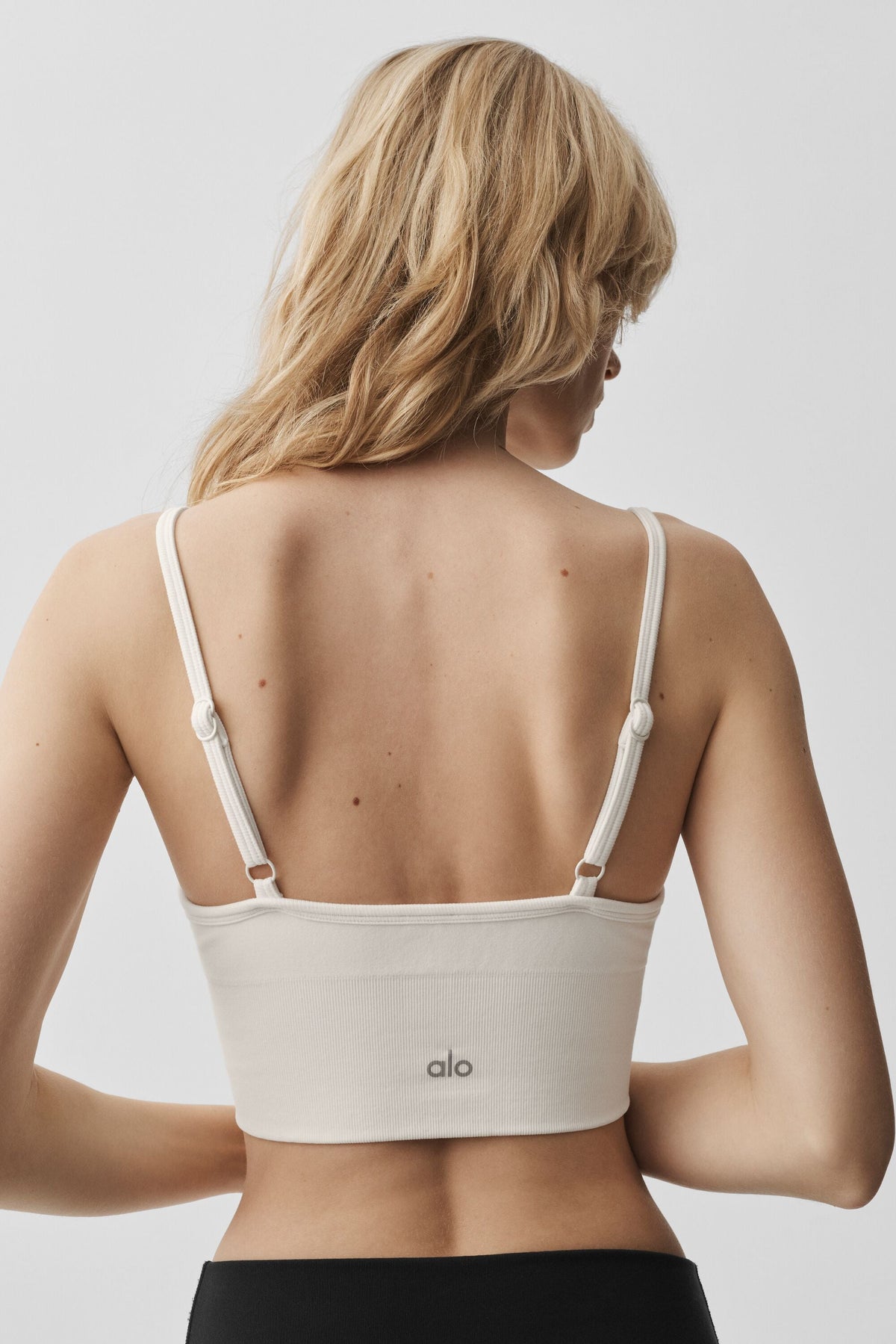 Alo Yoga Seamless Modal Ribbed Delight Bralette - Ivory - imagen 3