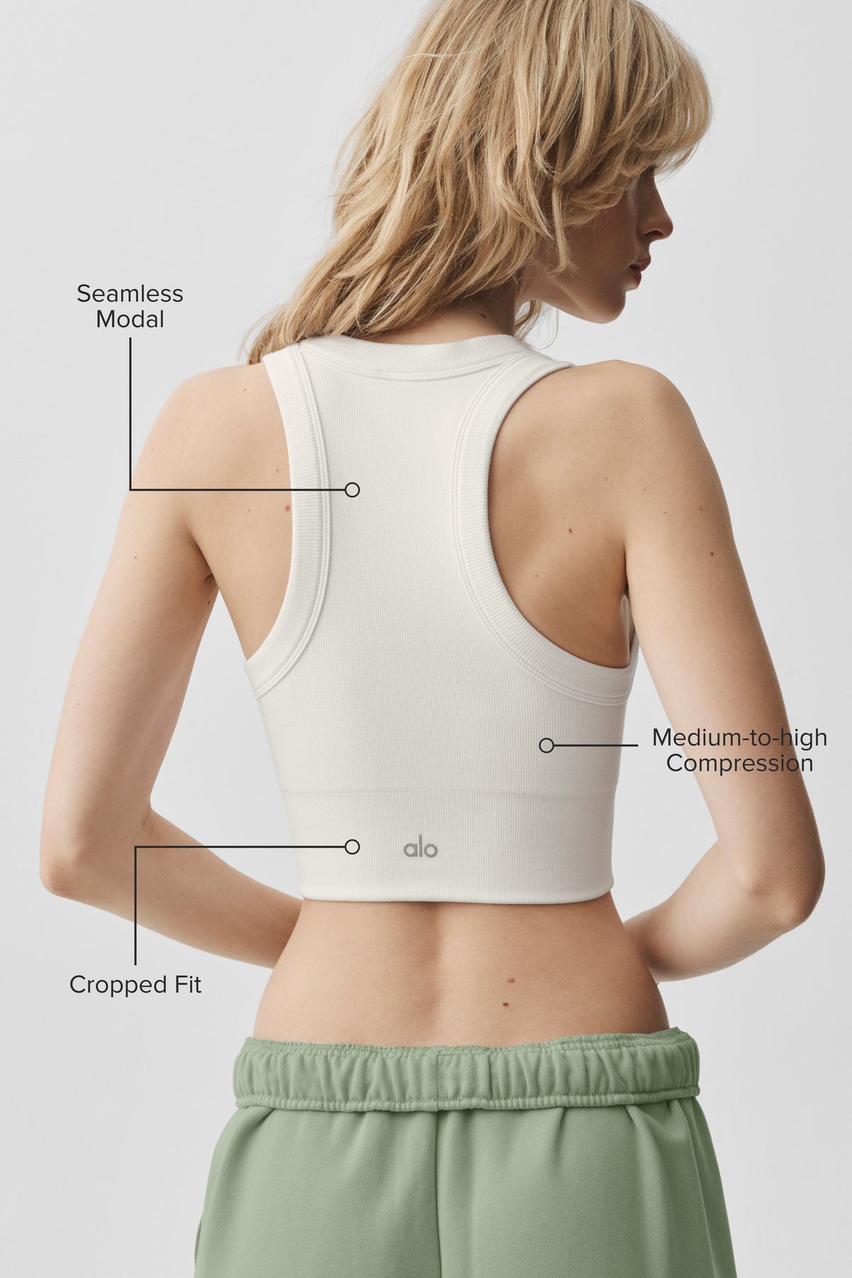 Alo Yoga Seamless Modal Ribbed High Neck Delight Bra - White - imagen 2