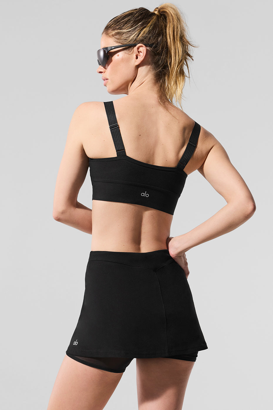 Alo Yoga Alosoft Serve It Up Bra - Black - imagen 6