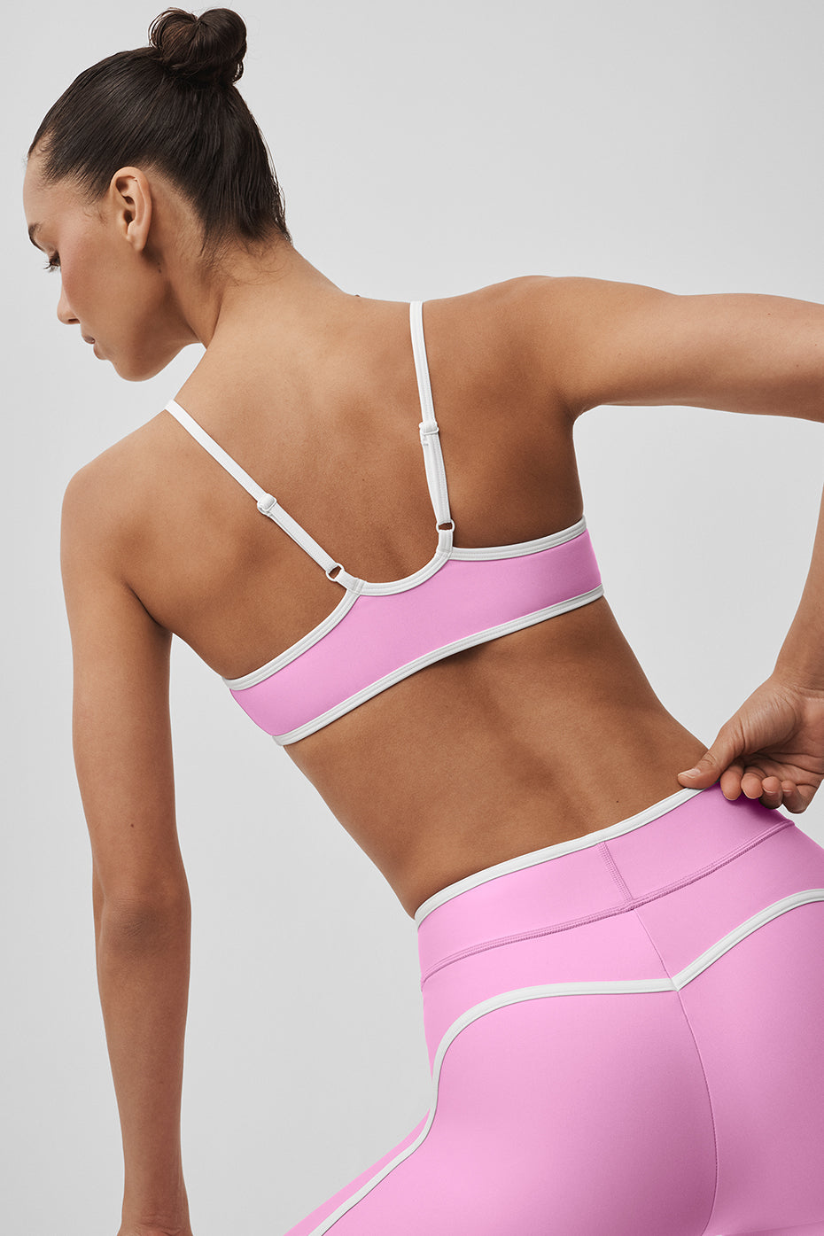 Alo Yoga Airlift Charger Bra - Candy Heart Pink/White - imagen 2