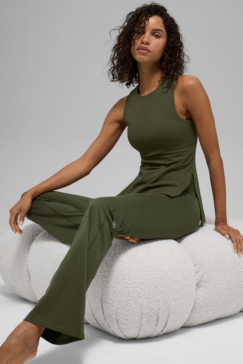 Alo Yoga ALO Softsculpt Precision Full Length Bra Tank - Green Olive - imagen 3