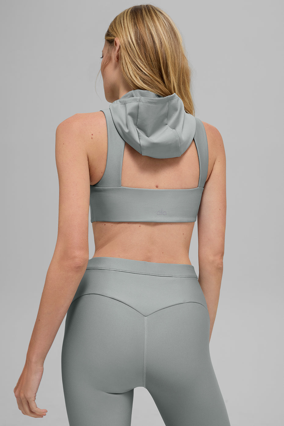 Alo Yoga Airlift Light Speed Hooded Bra - Lunar Grey - imagen 3