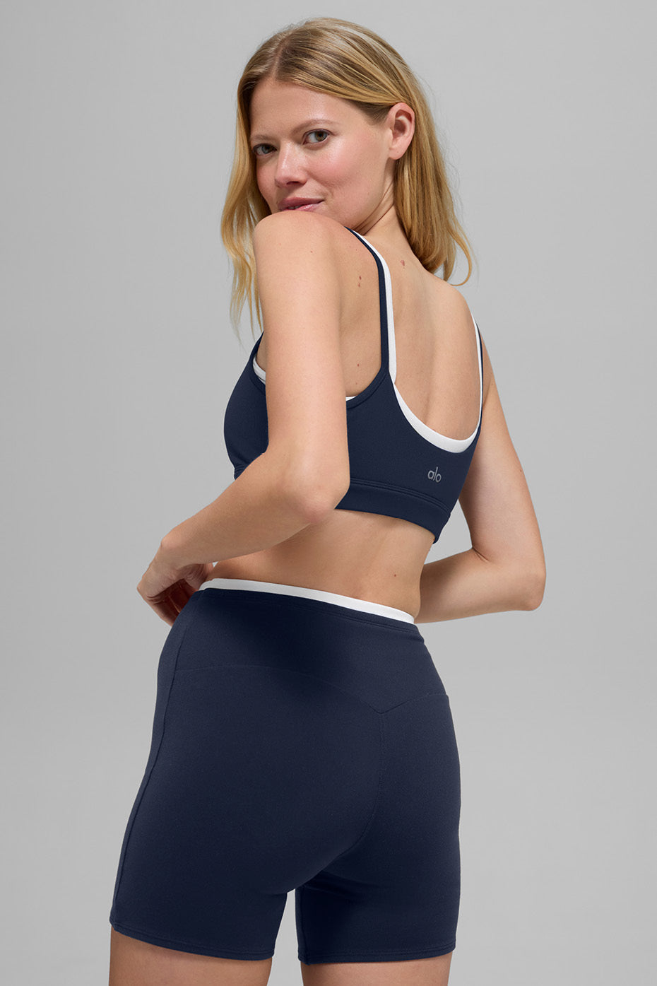 Alo Yoga Airbrush Double Up Bra - Navy/White - imagen 4