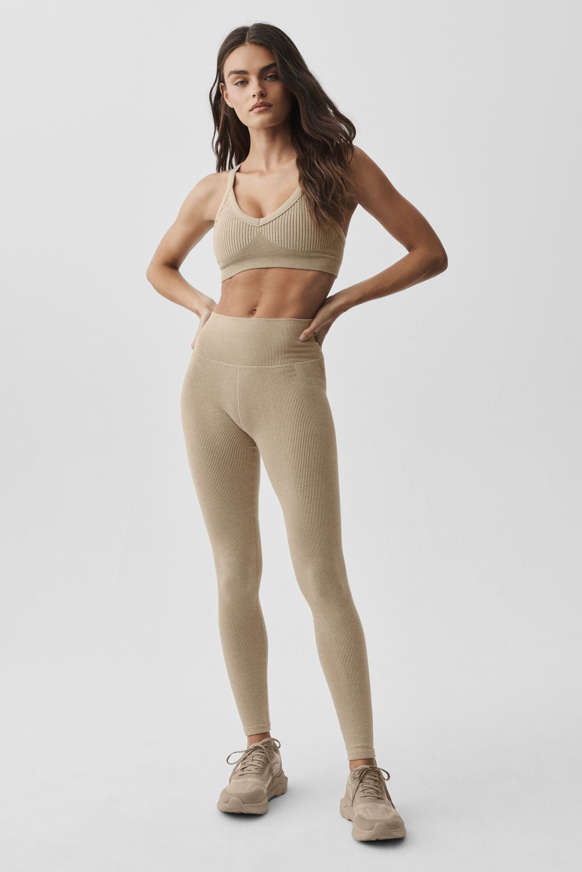Alo Yoga Seamless Two Tone Rib Bra - Gravel Heather - imagen 4
