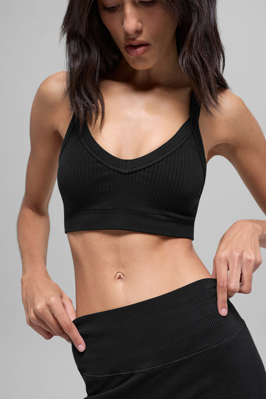 Alo Yoga Seamless Two Tone Rib Bra - Black - imagen 1