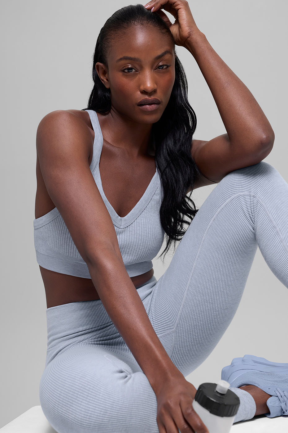 Alo Yoga Seamless Two Tone Rib Bra - Winter Frost Heather - imagen 1