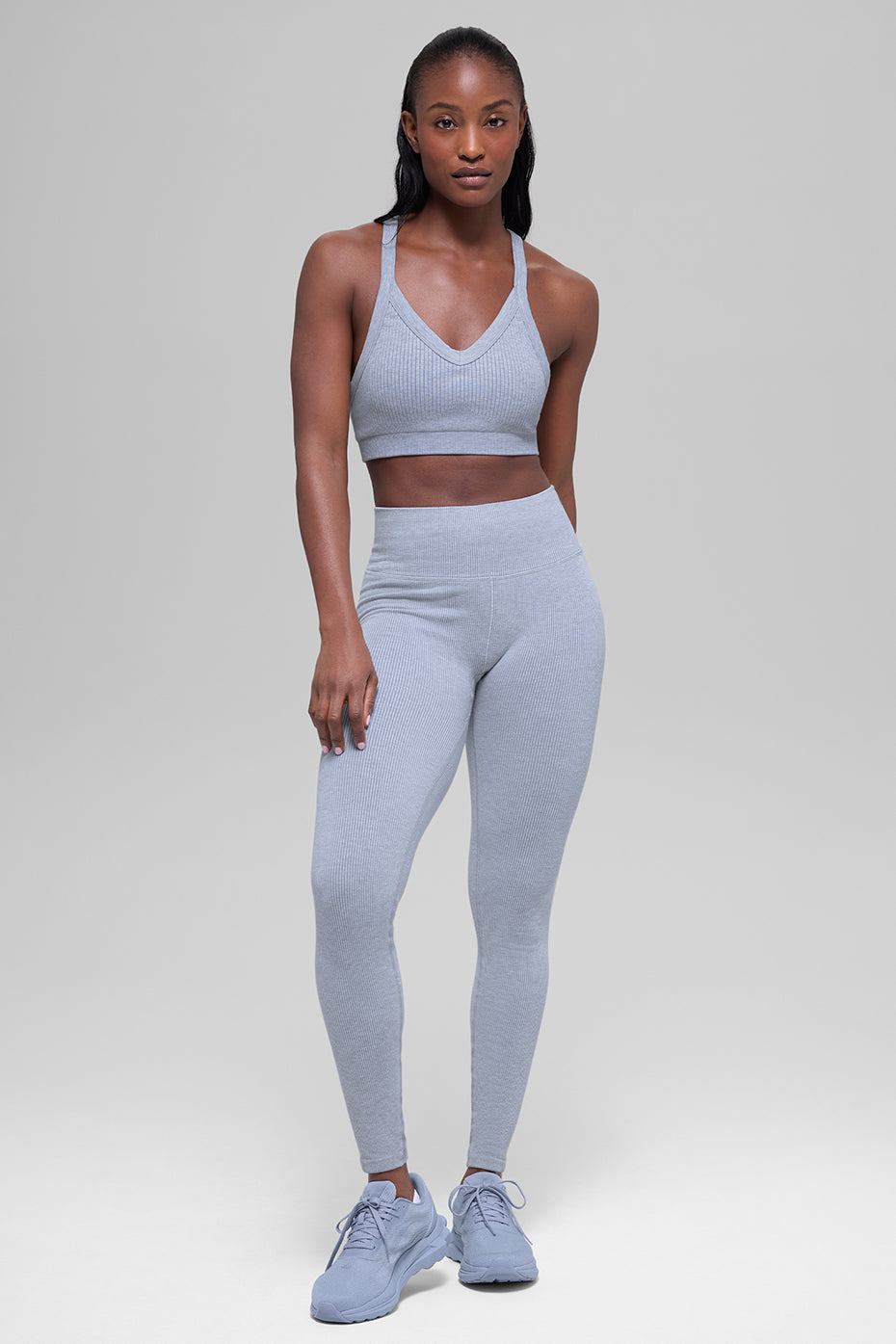 Alo Yoga Seamless Two Tone Rib Bra - Winter Frost Heather - imagen 5