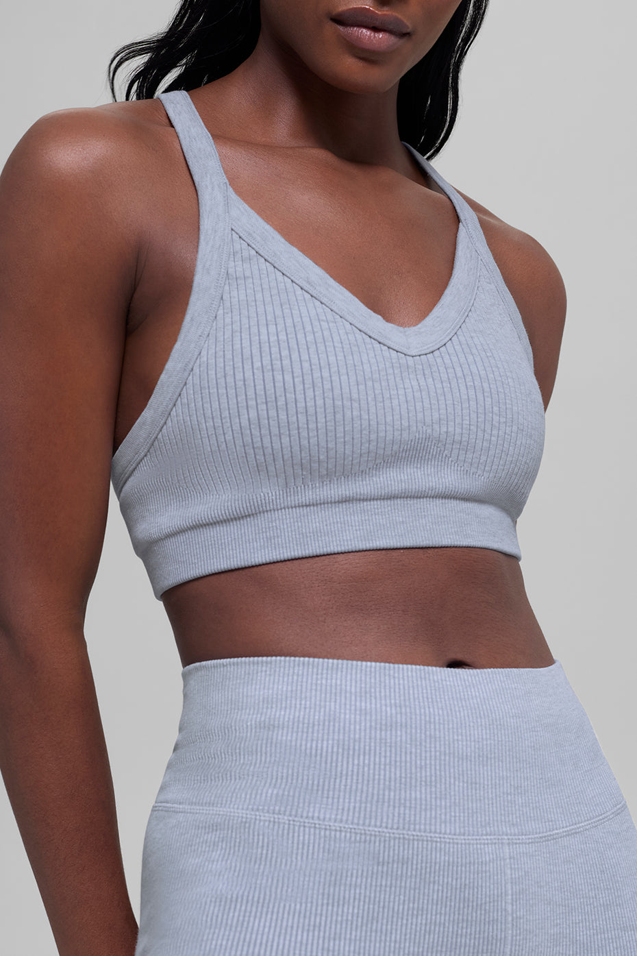 Alo Yoga Seamless Two Tone Rib Bra - Winter Frost Heather - imagen 4