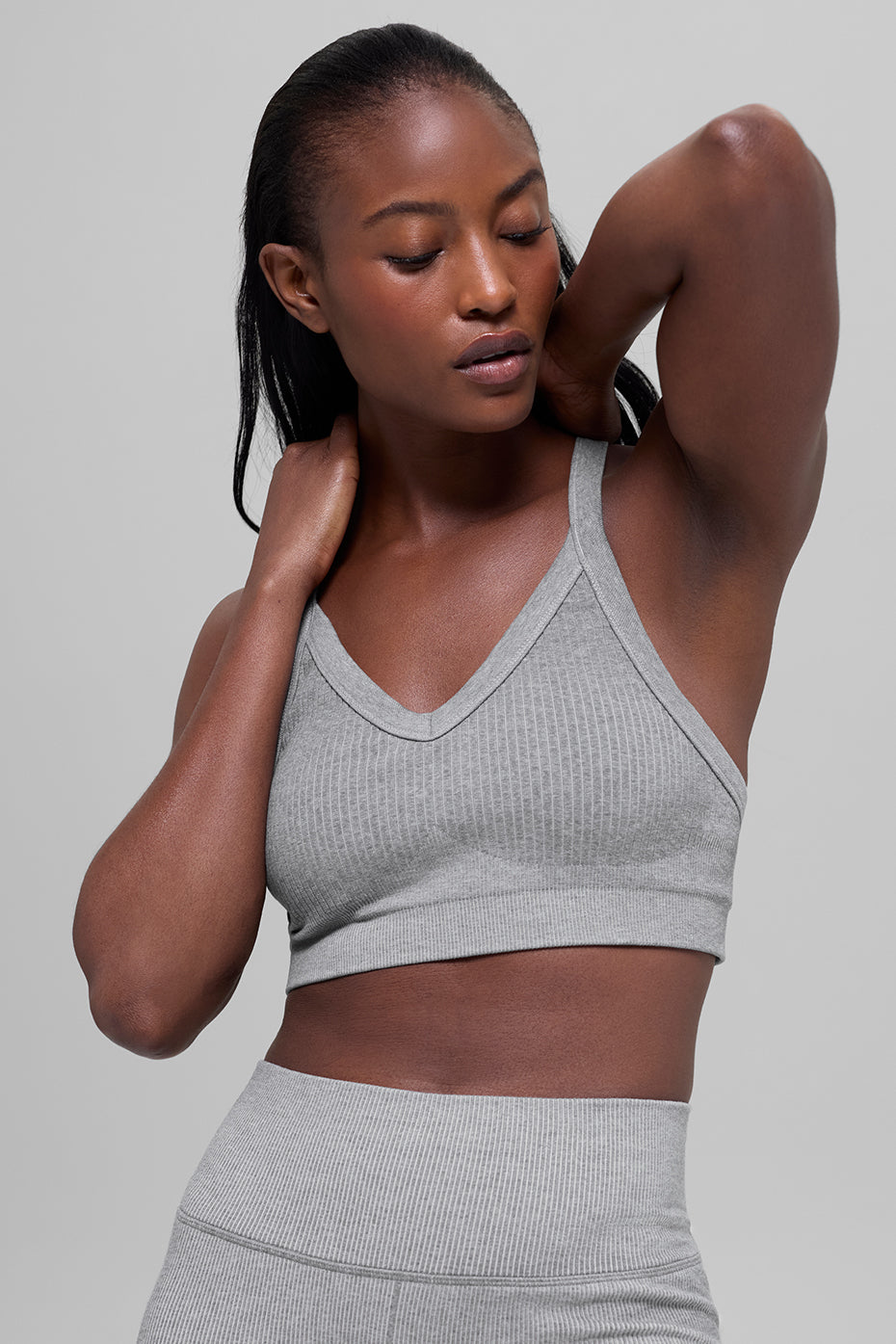 Alo Yoga Seamless Two Tone Rib Bra - Light Misty Grey Heather - imagen 1