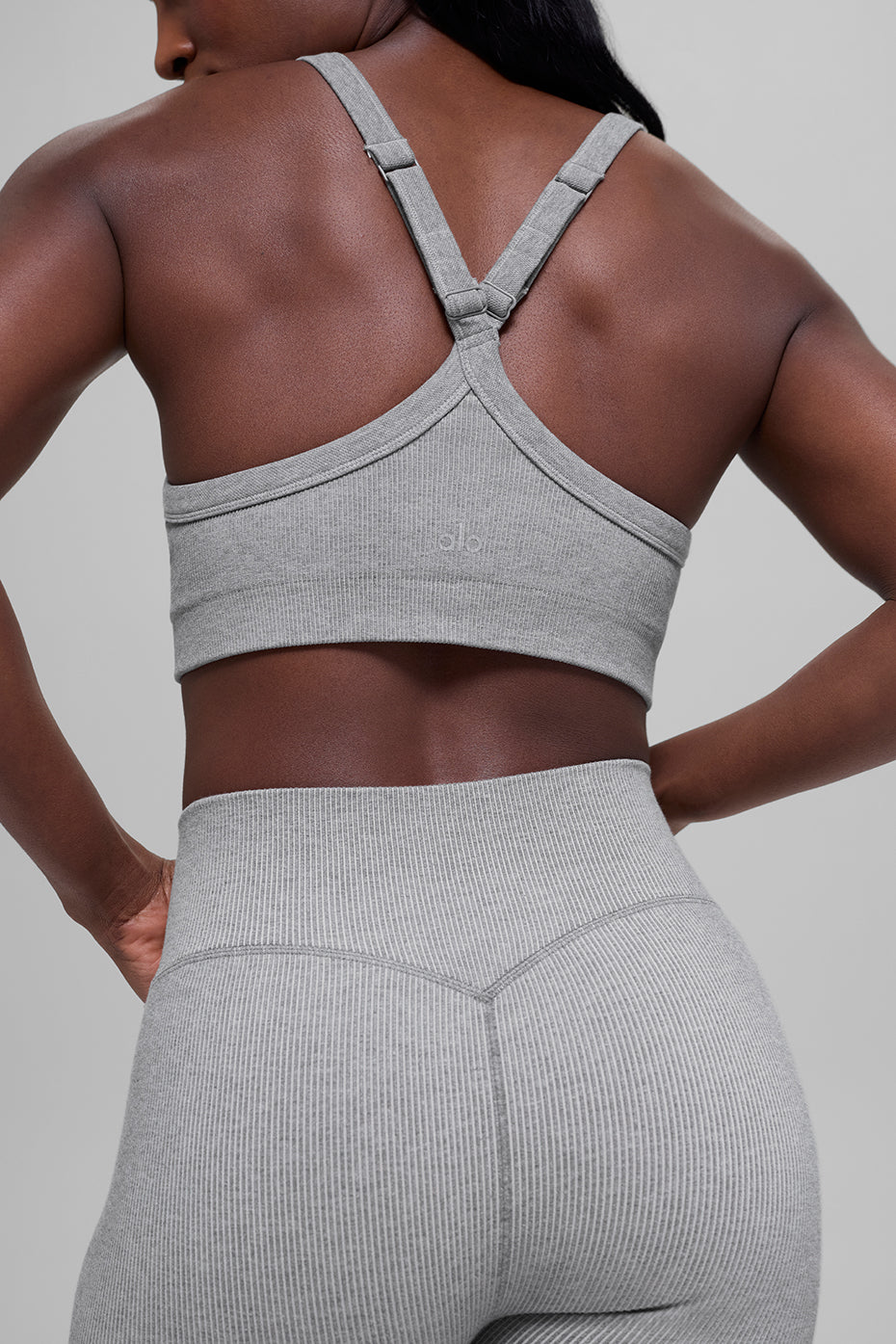 Alo Yoga Seamless Two Tone Rib Bra - Light Misty Grey Heather - imagen 2