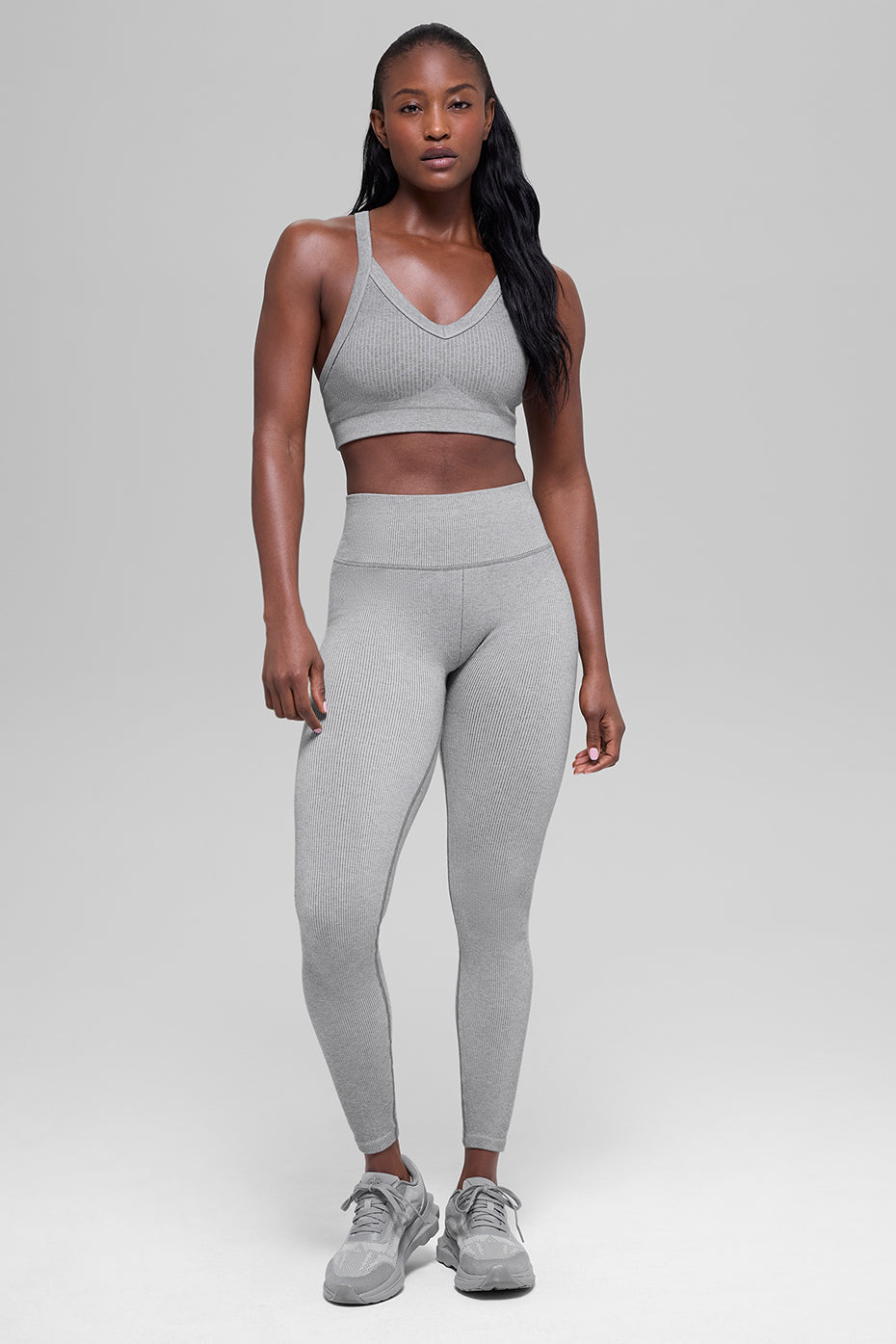 Alo Yoga Seamless Two Tone Rib Bra - Light Misty Grey Heather - imagen 4