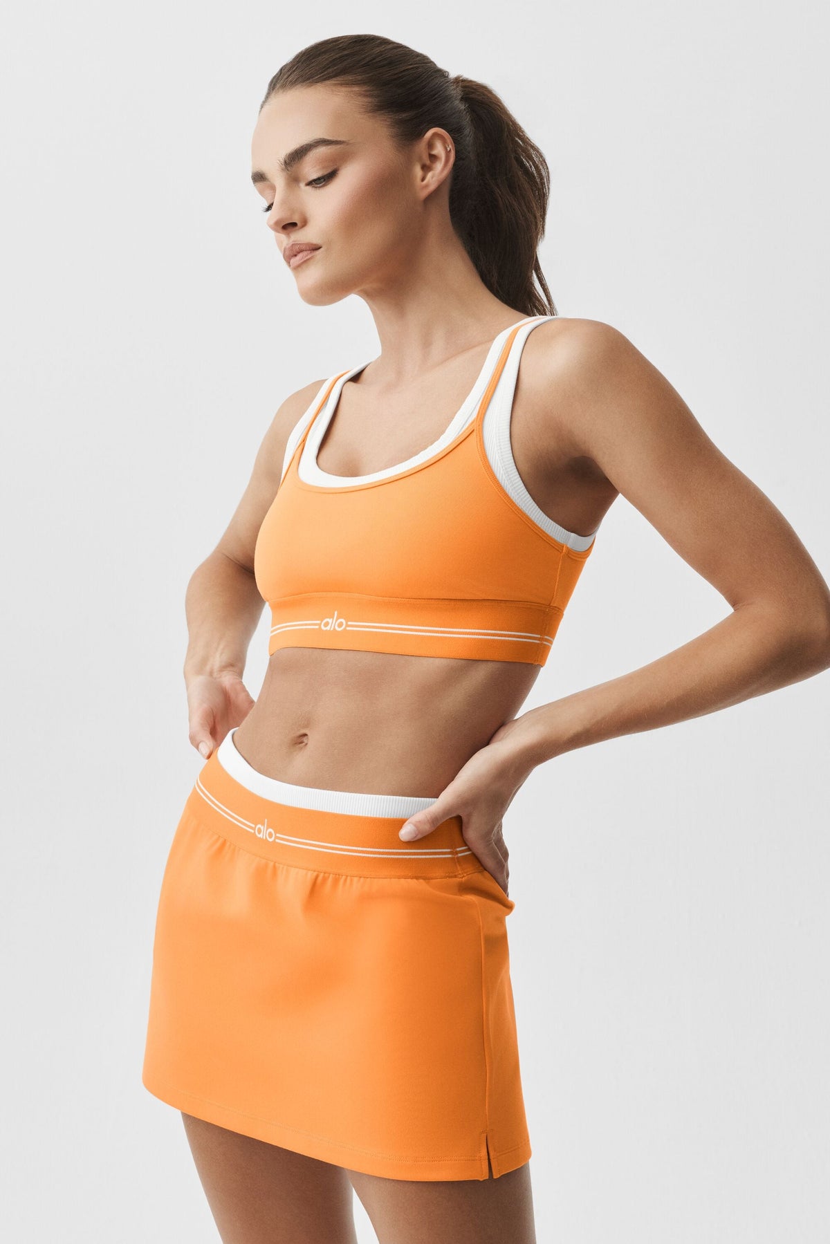 Alo Yoga Airbrush Better Together Bra - Satsuma Breeze/White - imagen 4