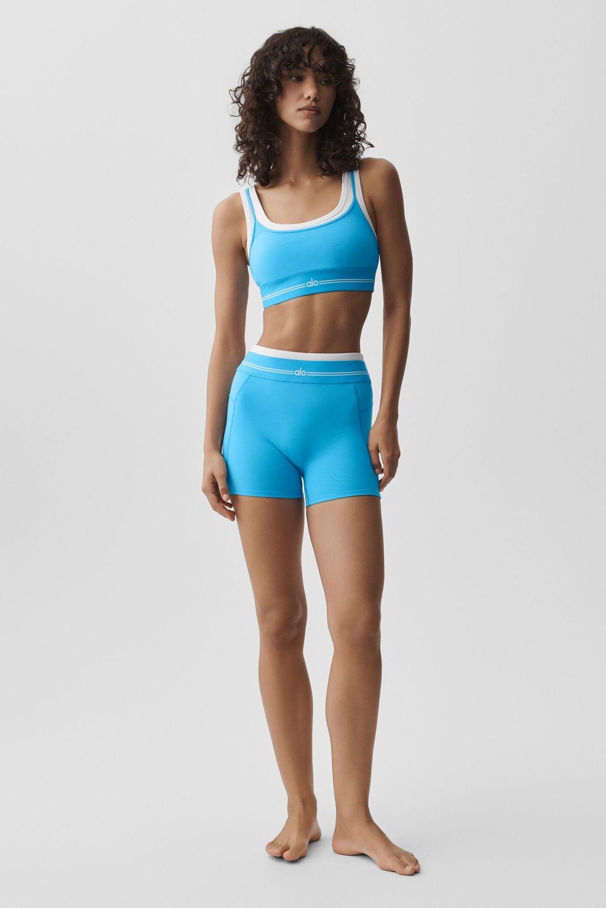 Alo Yoga Airbrush Better Together Bra - Azure Blue/White - imagen 5