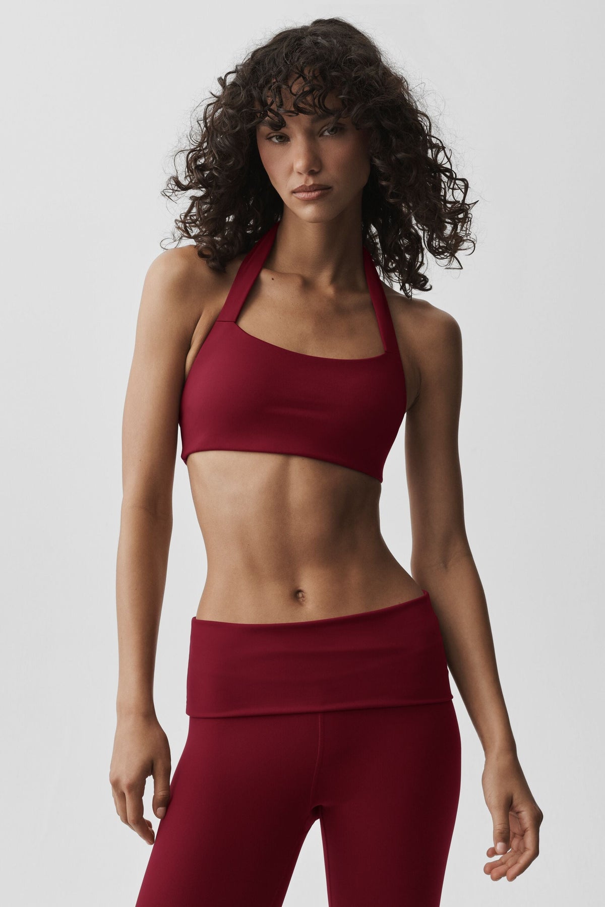 Alo Yoga ALO Softsculpt Feel The Heat Halter Bra - Summer Romance Red - imagen 3