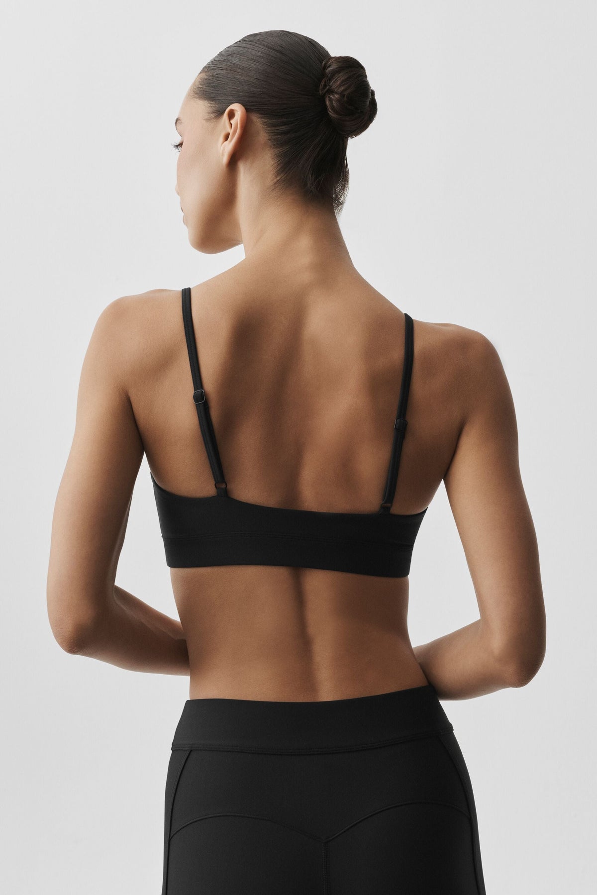 Alo Yoga Airlift Skyglow Bra - Black - imagen 3