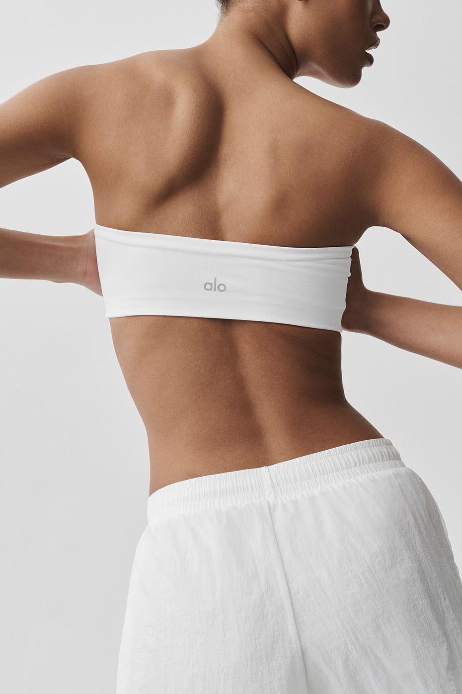 Alo Yoga Airbrush Bandeau Bra - White - imagen 4