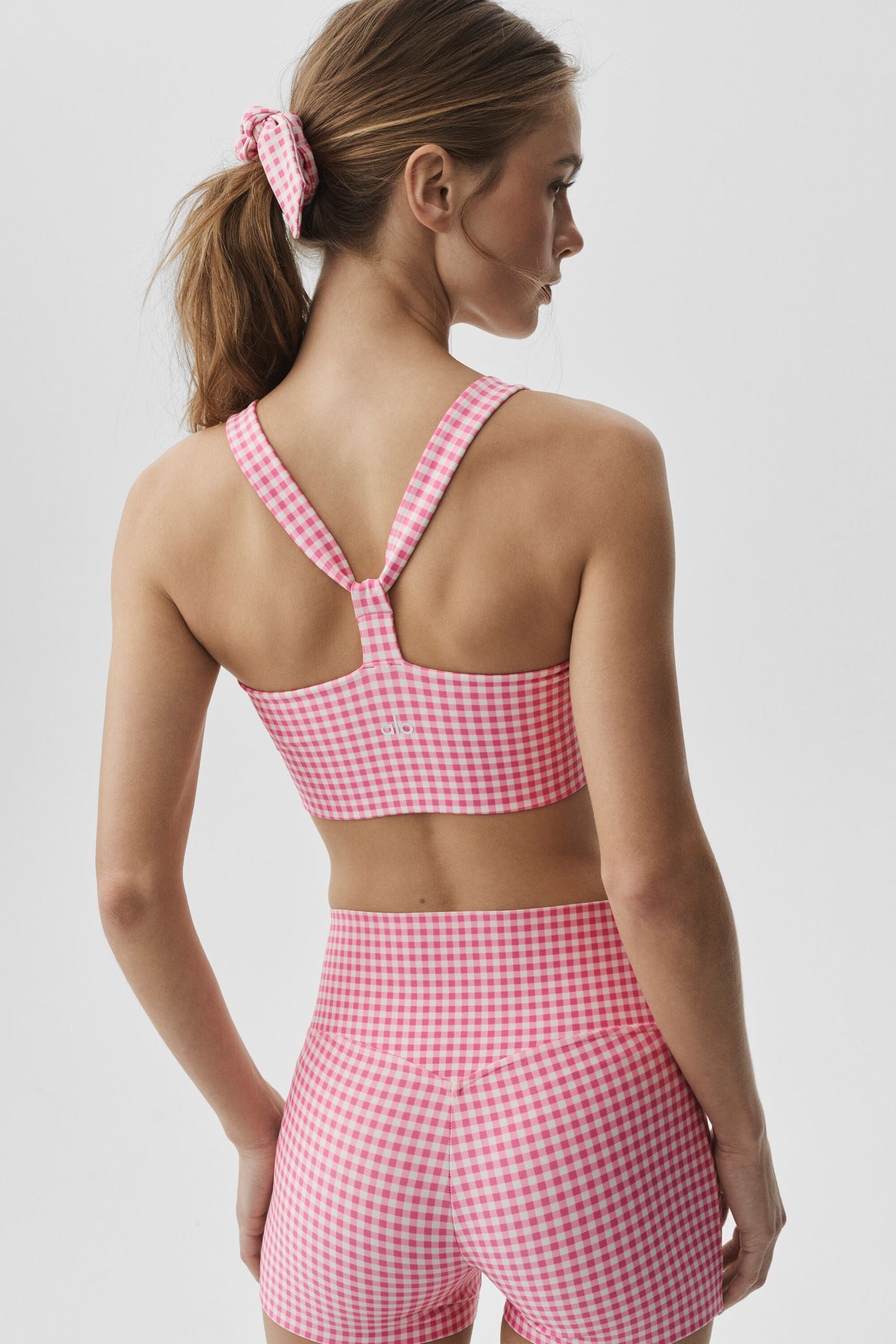 Alo Yoga Airlift Gingham Sleek Bra Tank - Paradise Pink Gingham - imagen 2