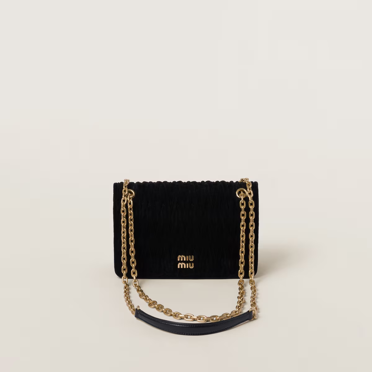 Miu Miu Minibolso de terciopelo matelassé