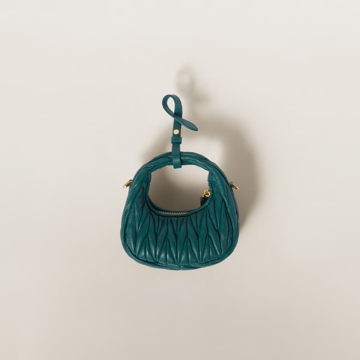 Miu Miu Microbolso hobo de napa Matelassé Wander