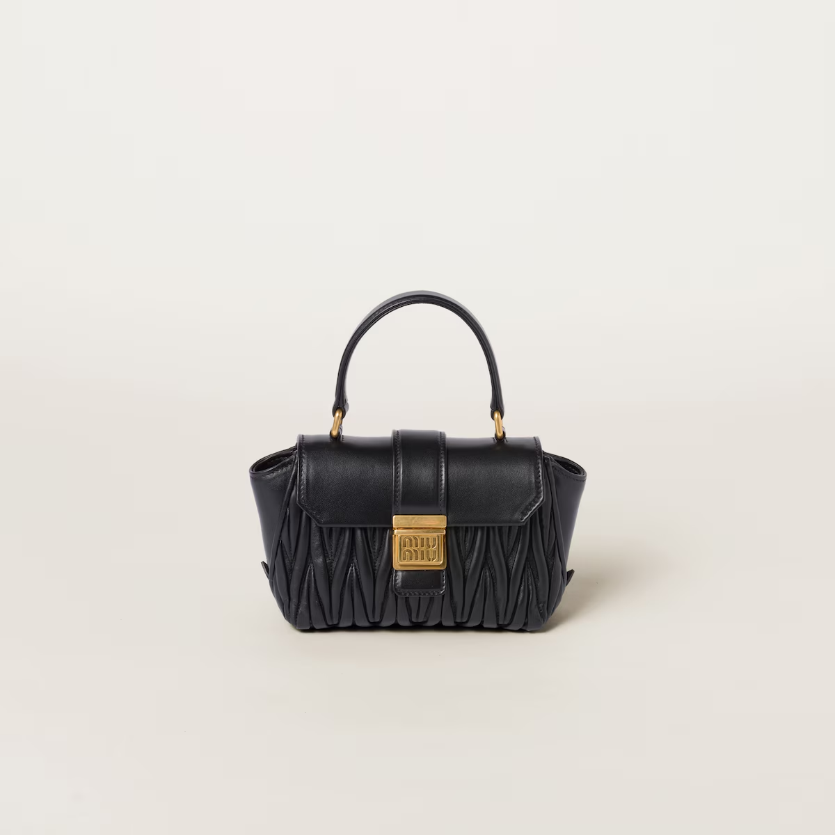 Miu Miu Minibolso de napa Matelassé