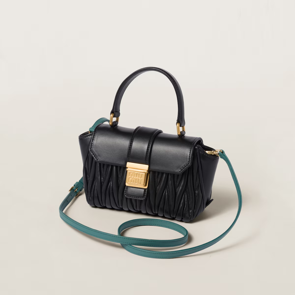 Miu Miu Minibolso de napa Matelassé