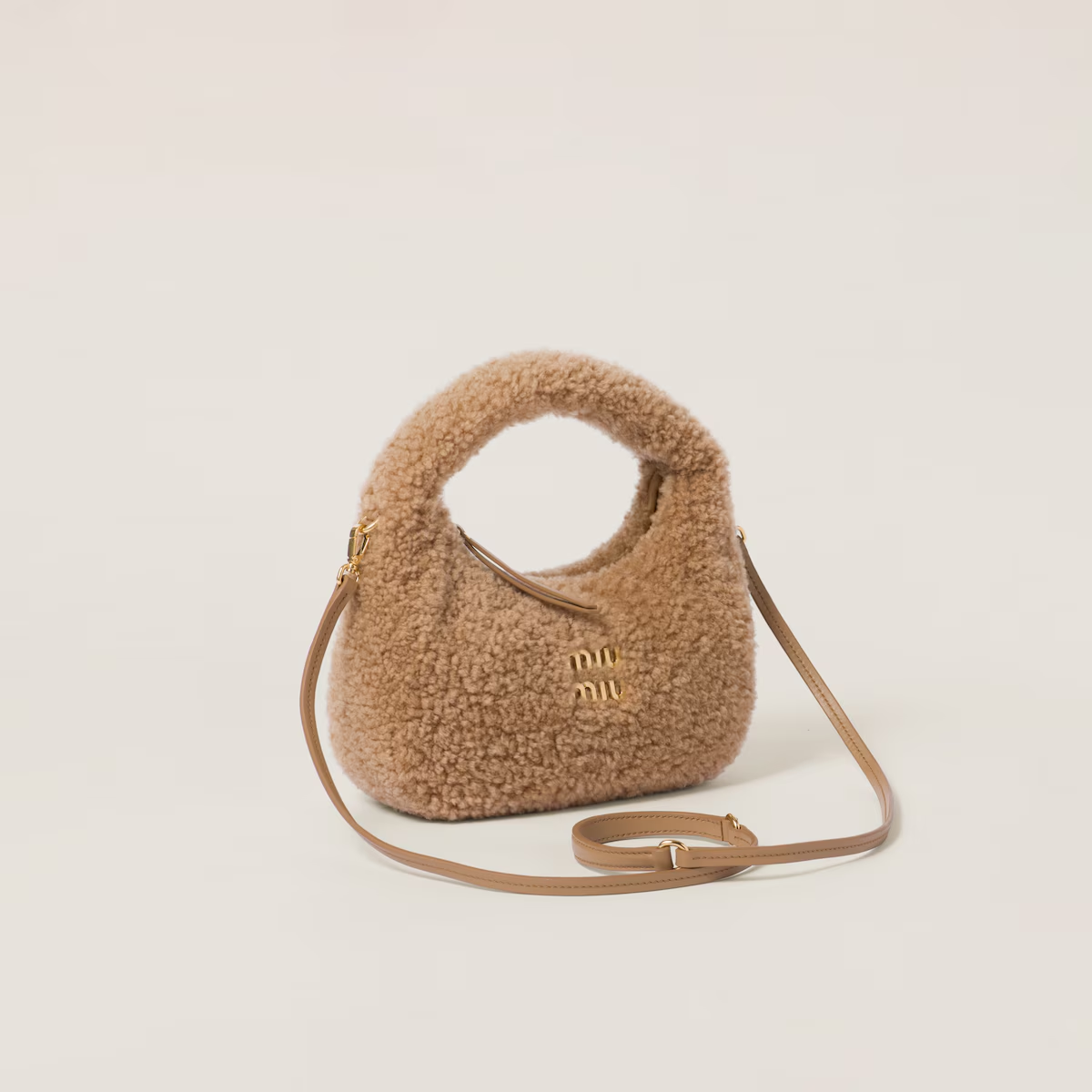 Miu Miu Bolso hobo de borreguillo Wander