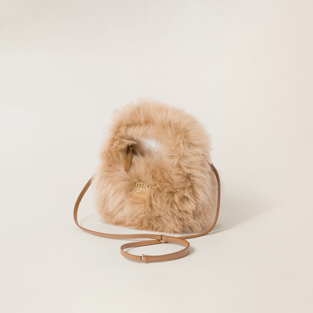 Miu Miu Bolso hobo Wander de borreguillo con detalles de piel