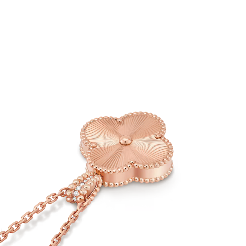 Reloj Van Cleef & Arpels colgante secreto Alhambra