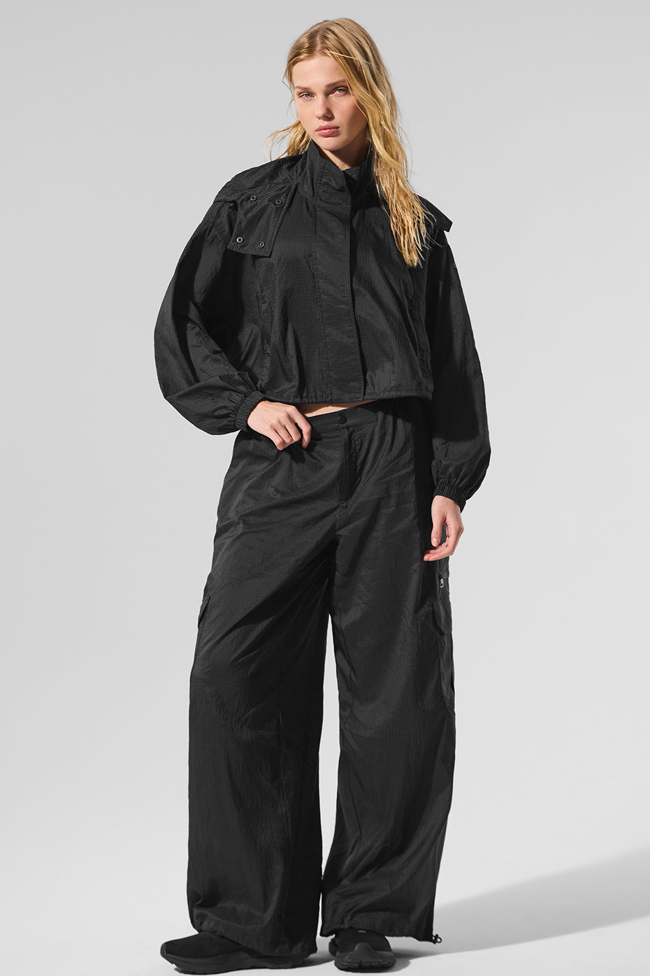 Alo Yoga Cropped Game Time Full Zip Jacket - Black - imagen 5