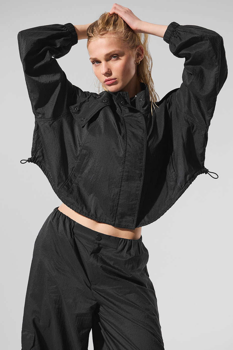 Alo Yoga Cropped Game Time Full Zip Jacket - Black - imagen 1