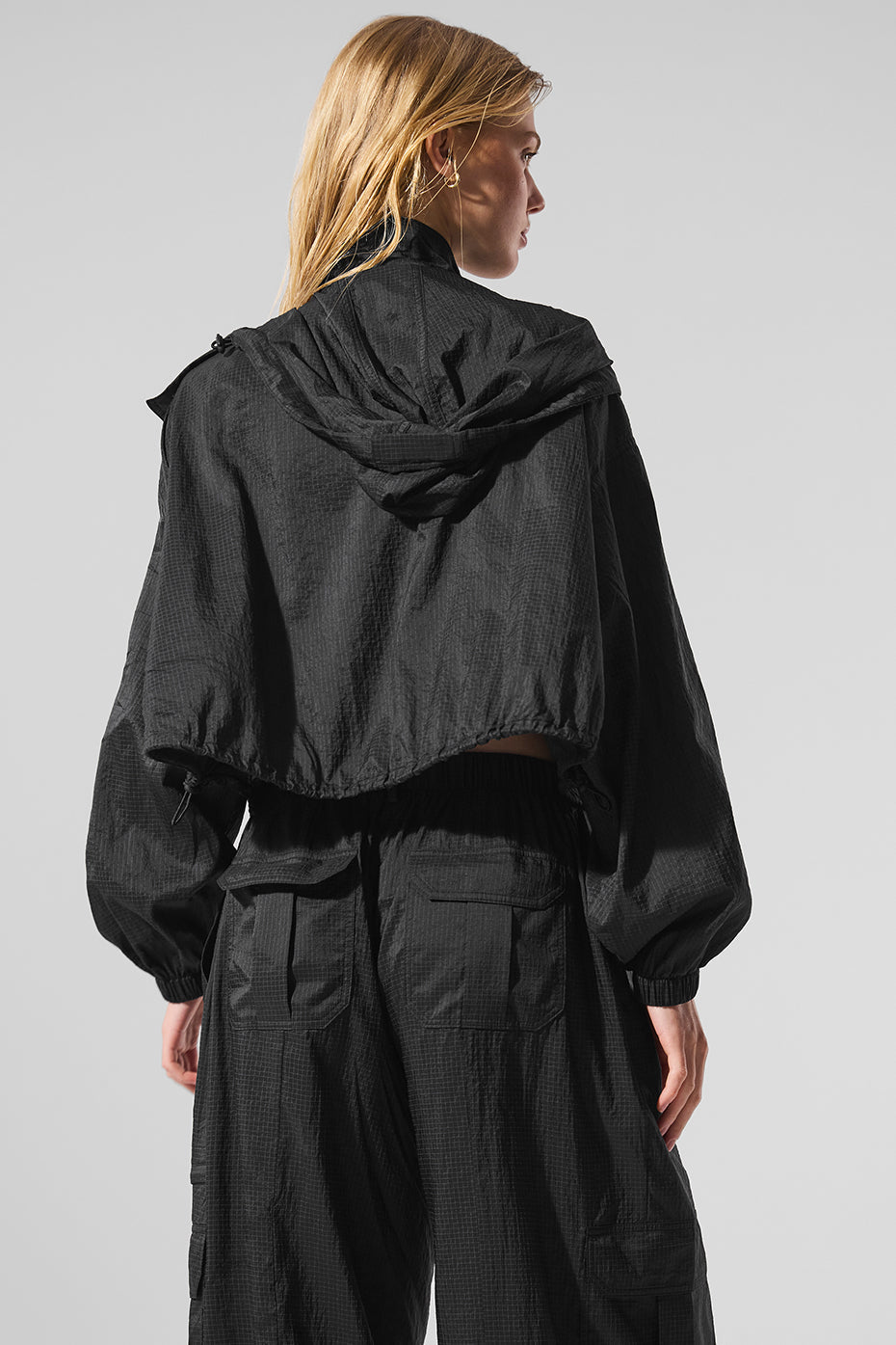 Alo Yoga Cropped Game Time Full Zip Jacket - Black - imagen 3