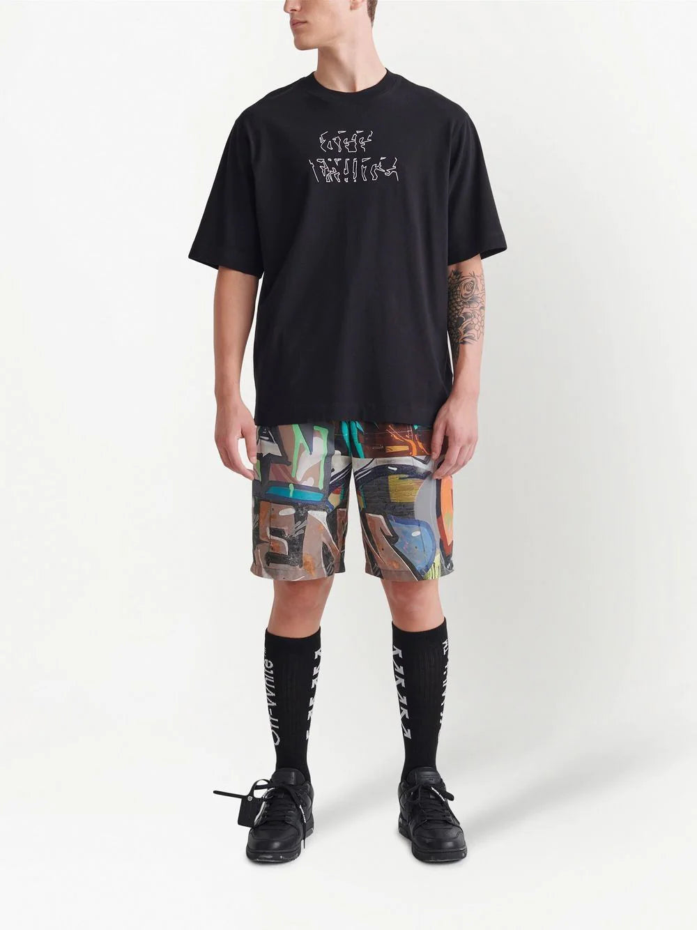Playera Off-White con estampado Arrow
